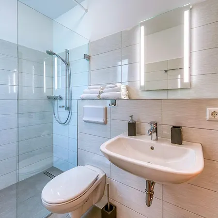 Haus Lore * فارين